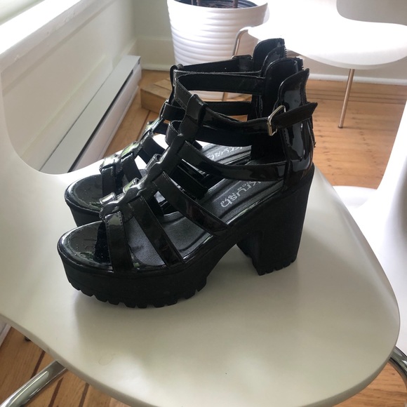 MissGuided Black Gladiator Platform Sandals - Picture 5 of 8
